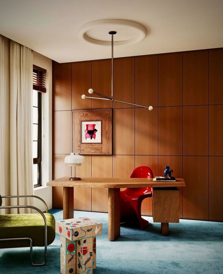 bureau-design-mur-bois-chaise-rouge-deco-moderne bureau-design-mur-bois-chaise-rouge-deco-moderne