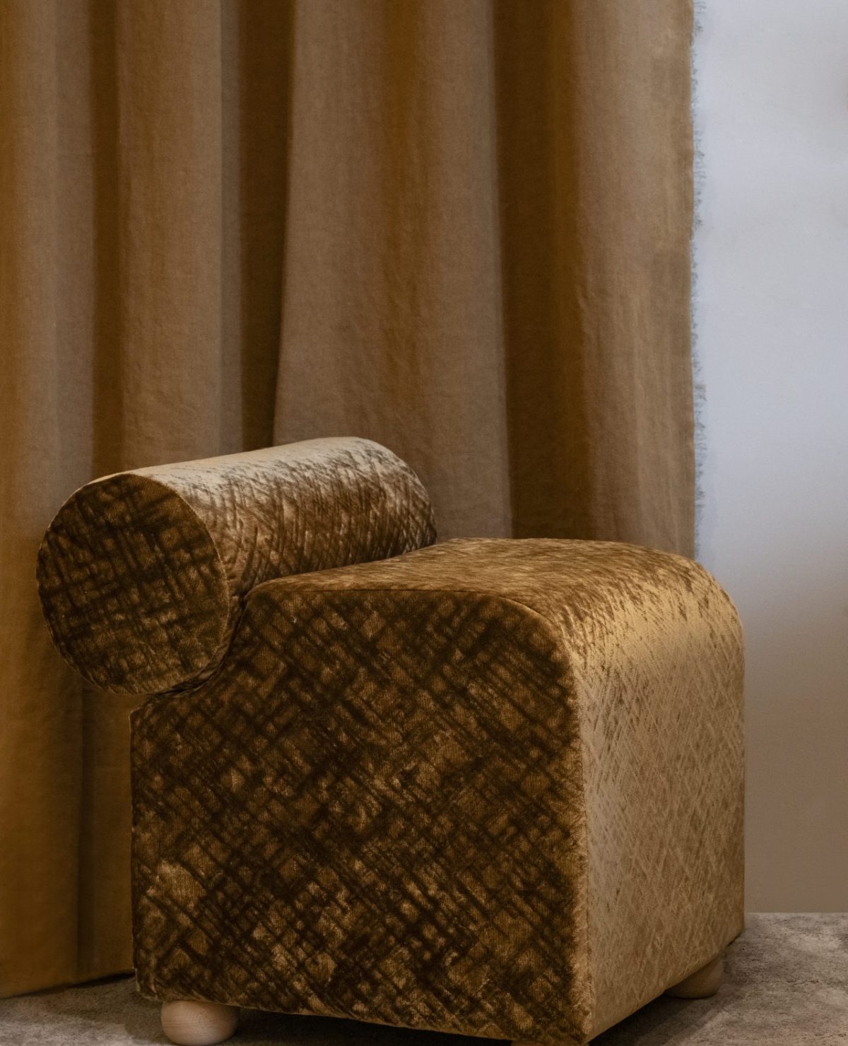 fauteuil-velours-design-art-de-vivre