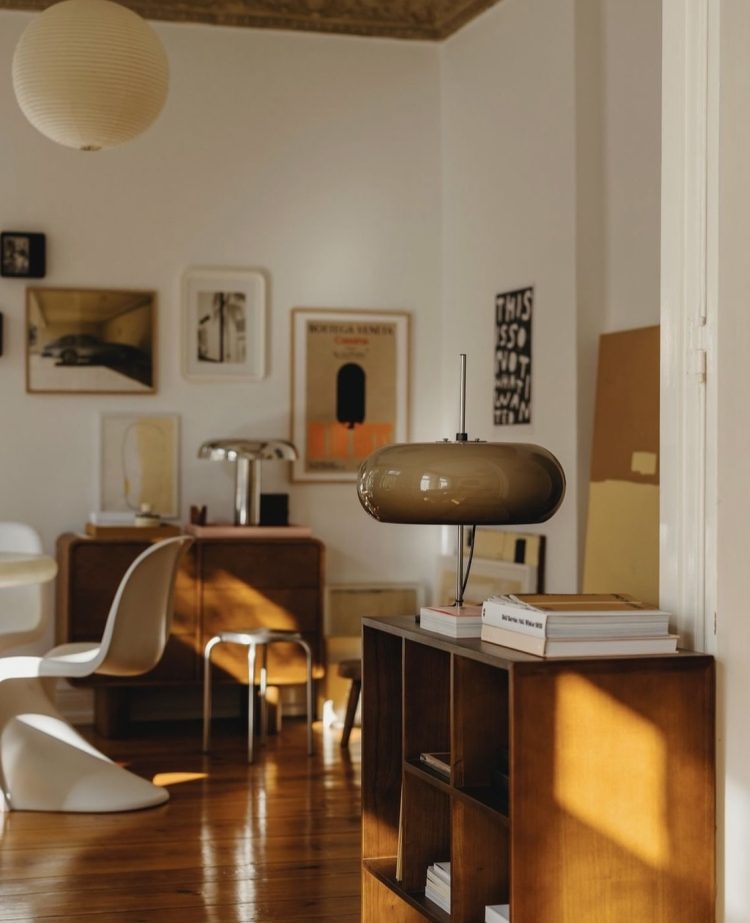 interieur-vintage-mobilier-design-bois-lumiere-naturelle